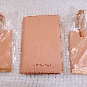 Passport holder & 2 luggage tags ✈✈